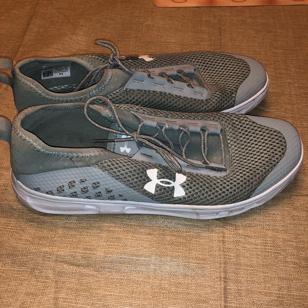 Under armor sneakers // size 10